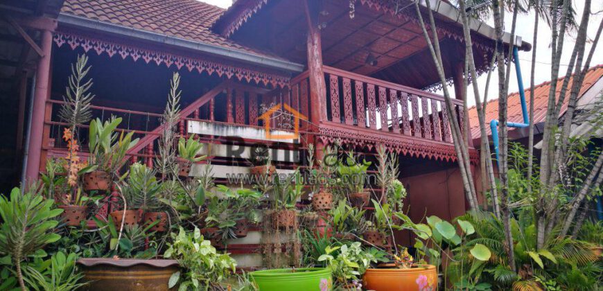 Lao style compound house near 103 hospital,Joma phonthan,PIS for RENT