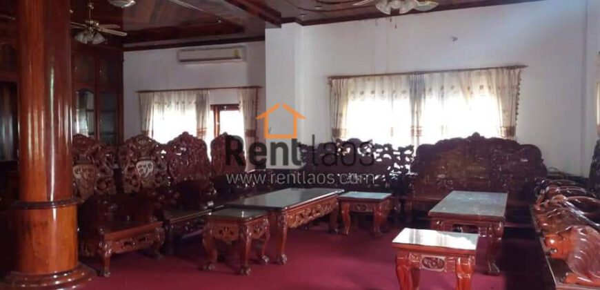 house near Patuxay FOR RENT