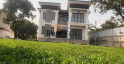 New modern house near Thatluang square for rent