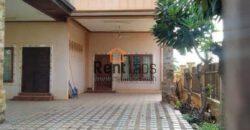 House near Thatluang square for rent