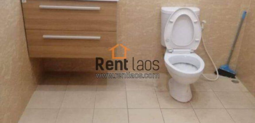 House in business area for rent