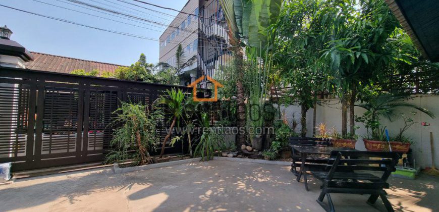 House near Thai consular